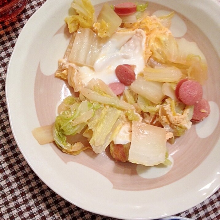 白菜をたっぷり摂れちゃう♫白菜とソーセージの卵とじ
